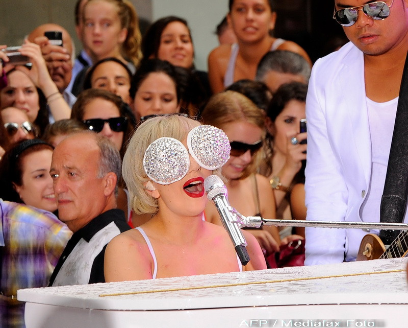 'The Fame Monster' al lui Lady Gaga, cel mai bine vandut album al anului