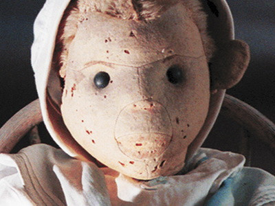 Robert - papusa Diavolului care i-a speriat pe toti cei care au vazut-o!