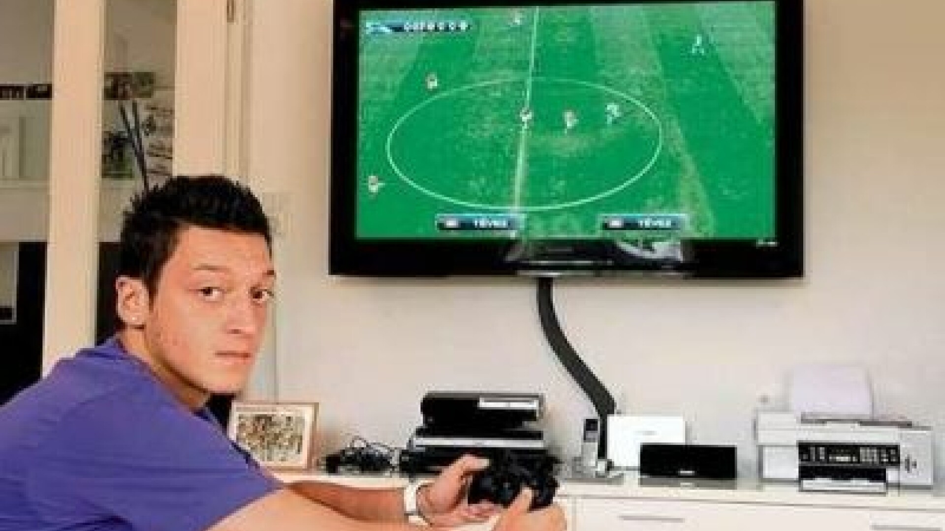 Vezi cum arata casa de 350.000 euro a noului star de la Real, Mesut Ozil!