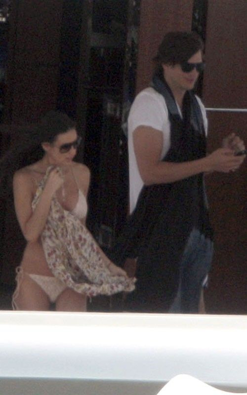 De Revelion, Demi Moore si-a aratat trupul perfect la plaja. FOTO