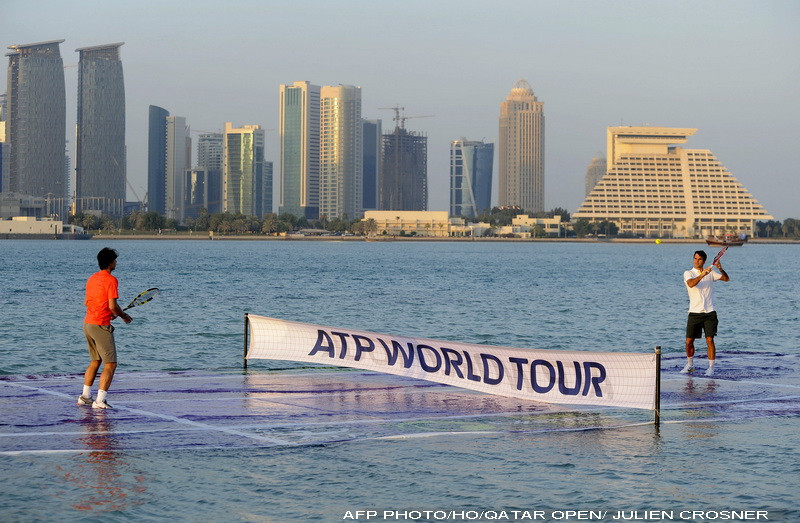 Federer vs. Nadal. Au jucat tenis pe un teren plutitor, in Golful Persic