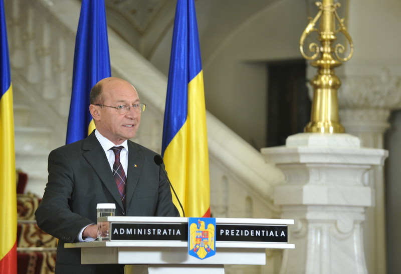 Basescu cere respingerea OUG legata de privatizarea Petromidia