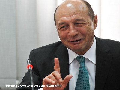 Basescu l-a amenintat pe ministrul comunicatiilor ca ii ia cardul de credit