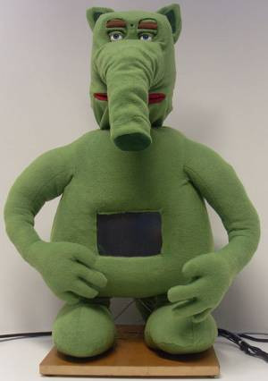 Robotul Probo, cel mai bun prieten al copiilor autisti, a ajuns in Romania