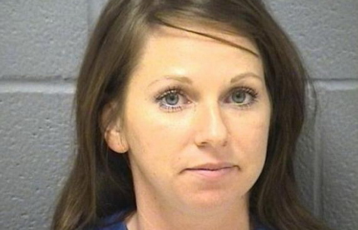 Profesoara arestata, dupa ce a fost prinsa facand SEX IN MASINA, cu un elev