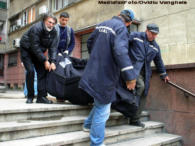 Morti misterioase. O batrana si fiul ei, gasiti fara suflare in casa