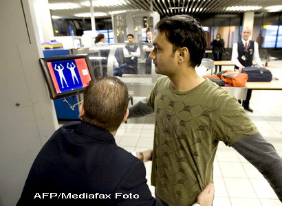 Schengen la francezi! Doi reporteri au urcat inarmati in avion