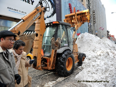 Stare de urgenta in SUA din cauza vremii. Vezi cum patineaza masinile