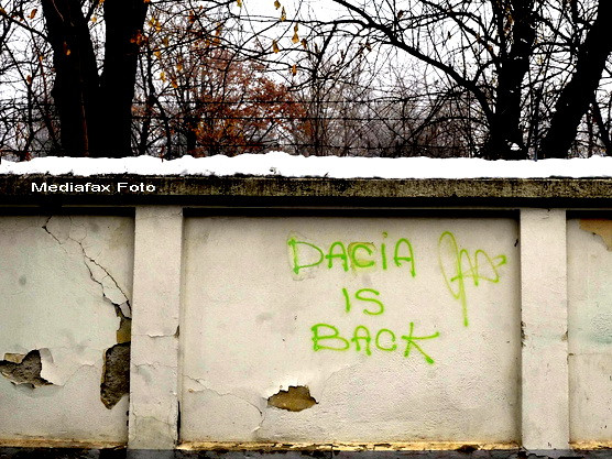 "M***Ungaria. Dacia is back". Ambasada Ungariei la Bucuresti, vandalizata