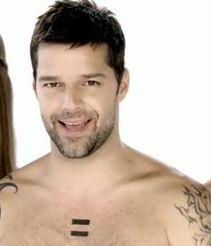 Ricky Martin, la bustul gol in videoclipul "The best thing about me is you"