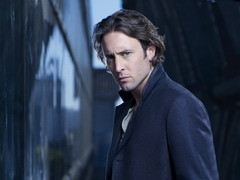 Actorul Alex O’Loughlin crede ca tatuajele il protejeaza de ghinioane