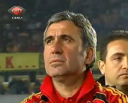 VIDEO EMOTIONANT! Hagi, in lacrimi la ultimul meci cu Galata