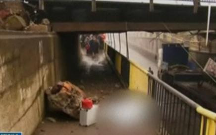 A murit strivita de o bucata de beton de 300 de kg rupta dintr-un pod!