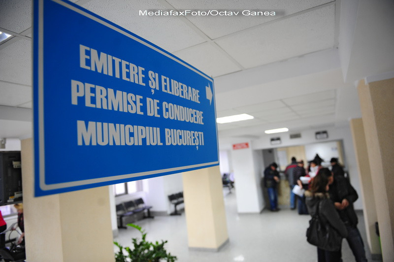 Mita la Permise: 14 angajati si instructori auto au fost arestati preventiv