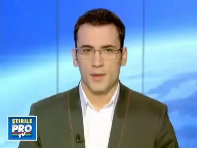 Timis:un strain, infasurat in tricolor,a incercat sa-si dea foc la tribunal