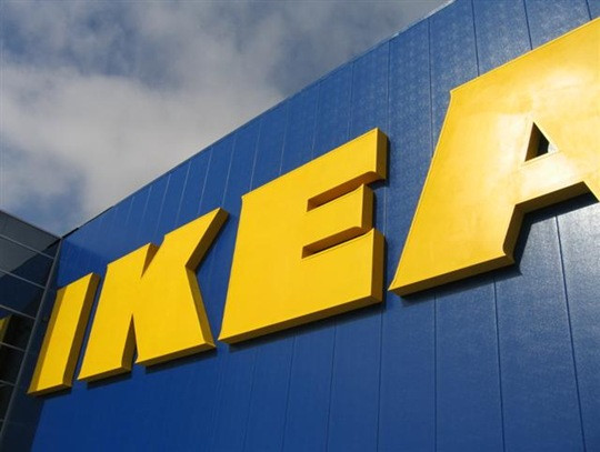 Ikea retrage hotdogii din restaurantele din Marea Britanie. Carnatii ar contine carne de cal