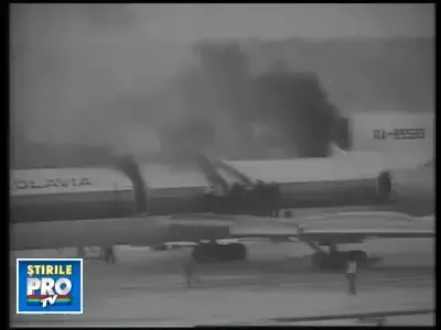 Imagini de la incendiul care a distrus un avion de pasageri in Siberia