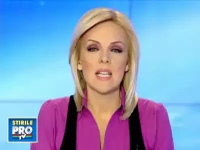 Ca pe vremuri! Cozi de sute de oameni pentru bilete la teatru