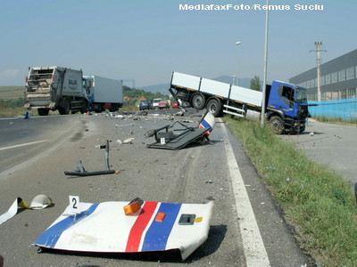 Grav accident pe drumul dintre Timisoara si Lugoj. Doua tiruri s-au izbit frontal, traficul e blocat