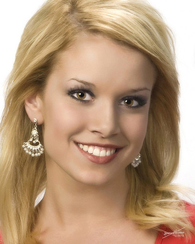 Are 17 ani si este cea mai frumoasa femeie din America! Video