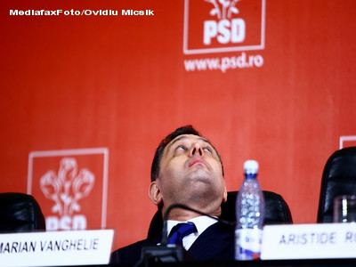 Vanghelie evita, glumind, limba engleza: "Vreti sa va stricati stirile..."