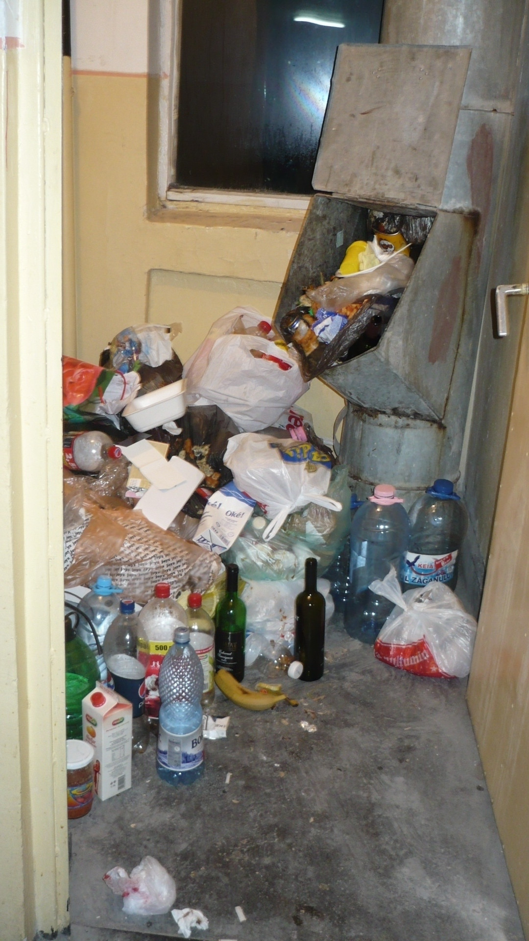 Studentie in mizerie. Conditii insalubre la Caminul ASE din Bucuresti