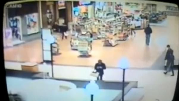 Unde nu-i cap, vai de tot corpul. A cazut in fantana in timp ce scria sms