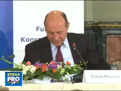 Basescu: Candidatii la Parlament ar trebui sa primeasca bani de la stat