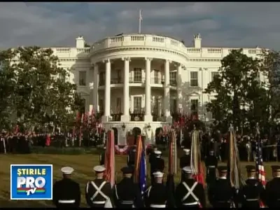 Intalnire istorica la Washington. Drapelul comunist langa cel american