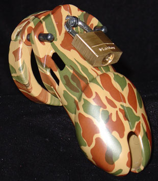 Centura de castitate pentru barbati. Ti-ai lasa iubita sa detina cheia?