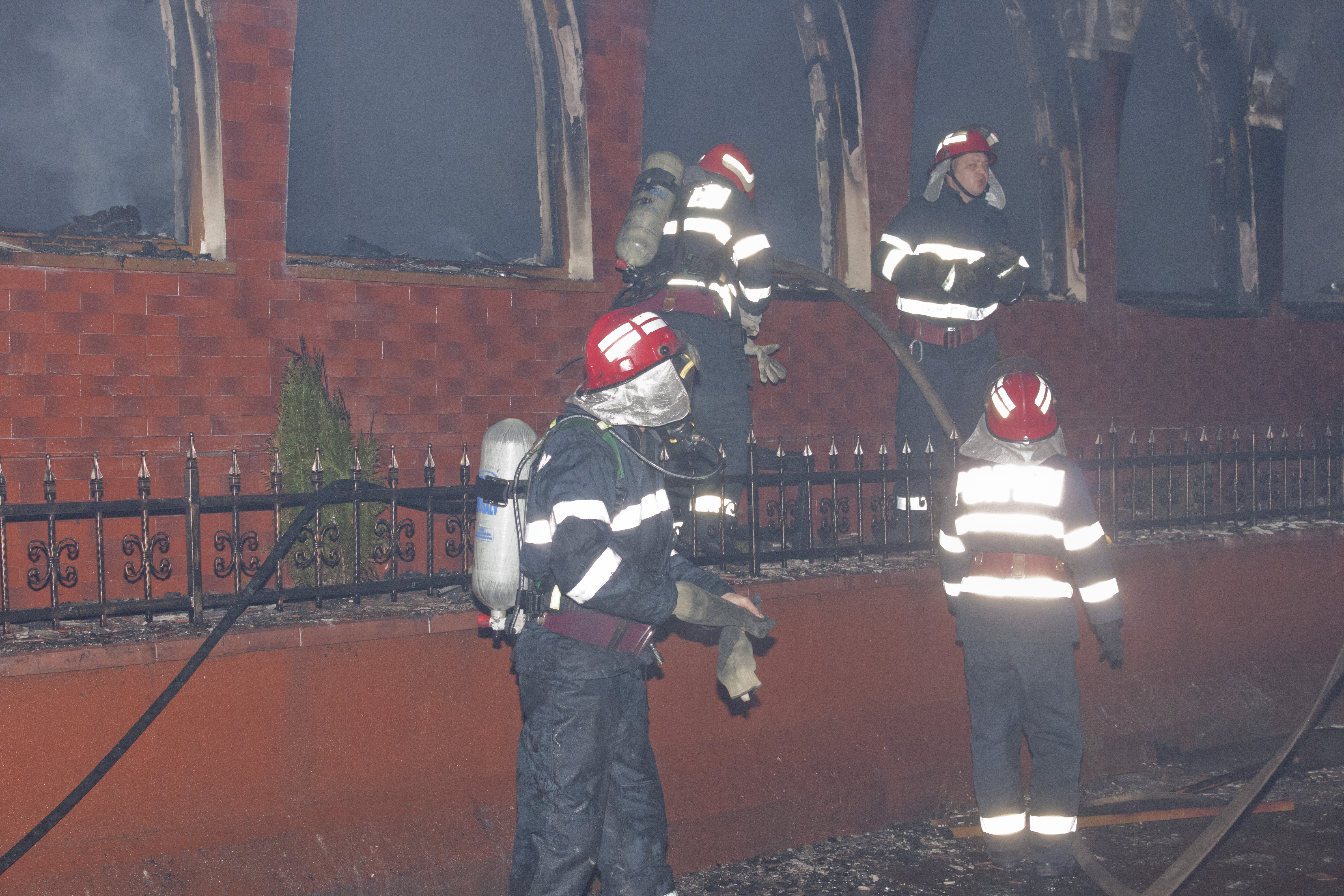 Incendiu de proportii la o fosta fabrica de cherestea din Suceava