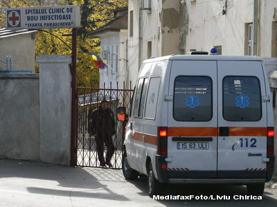 Ranit din vina parintilor. De pe scuterul tatalui, sub rotile unei masini