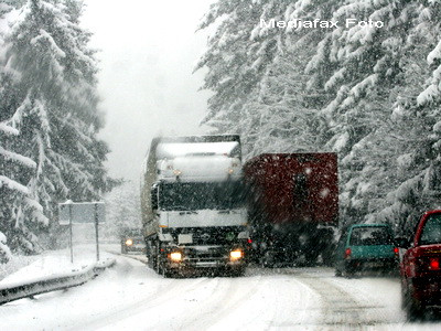 Patru tiruri s-au rasturnat in Caras-Severin, pe DN 58