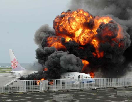 Un avion s-a prabusit in flacari, in SUA, altul in Argentina. 22 de morti