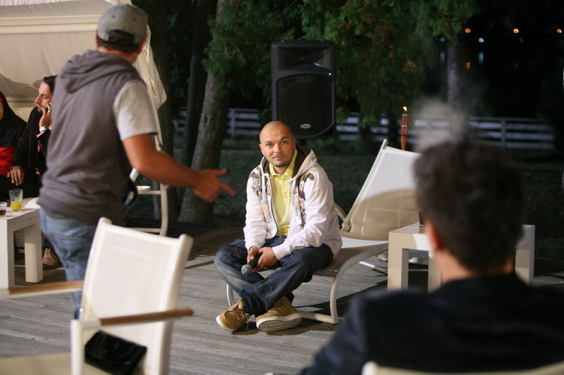 Vezi cine danseaza sus pe bar cu Puya in noul sezon din „Iubire si onoare”