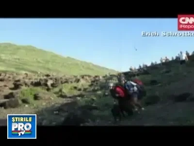 Faceti cunostinta cu Kui, catelusa care sare cu parapanta!