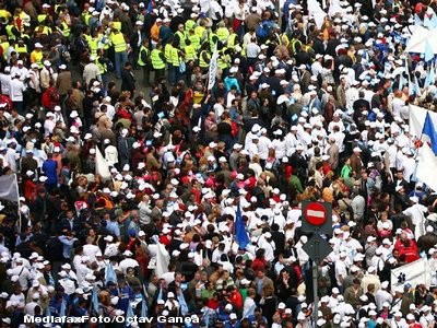 Frana la Dacia. Peste 7.000 de persoane au protestat fata de Codul Muncii