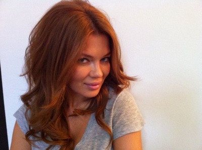 Gina Pistol s-a facut roscata! Iti place cum ii sta?