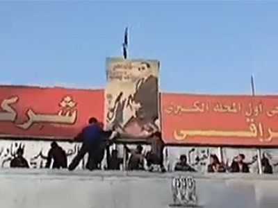 Revolutia pe Facebook: il vor jos pe presedinte. 3 morti in Egipt