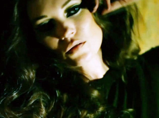 Kate Moss, prostituata in cel mai vulgar pictorial din cariera. Video