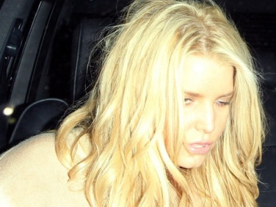 Jessica Simpson, lesinata dupa o noapte in oras. Galerie foto