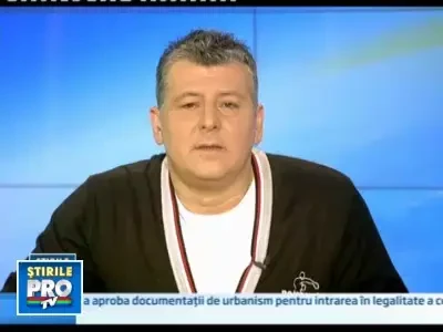 Ninsoarea demoleaza case