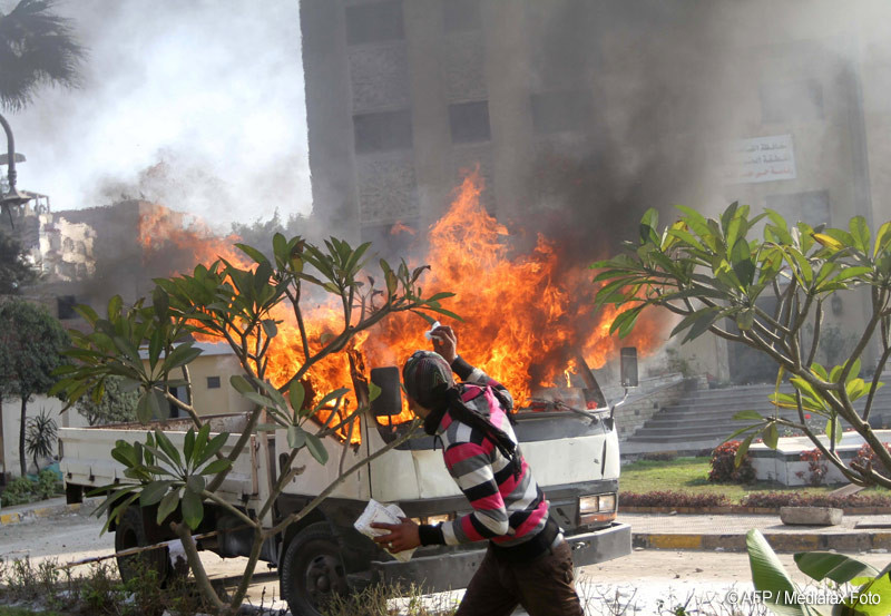 Presedintele se apara cu tancurile. Protestele din Egipt in imagini