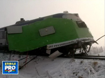 Autobuz rupt in doua de tren. Miraculos, pasagerii au scapat cu viata
