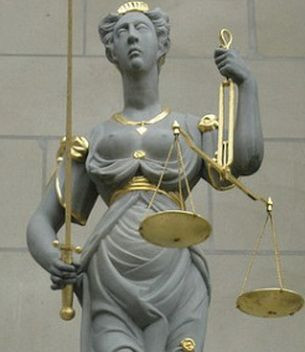 Sapte legi stupide impotriva femeilor