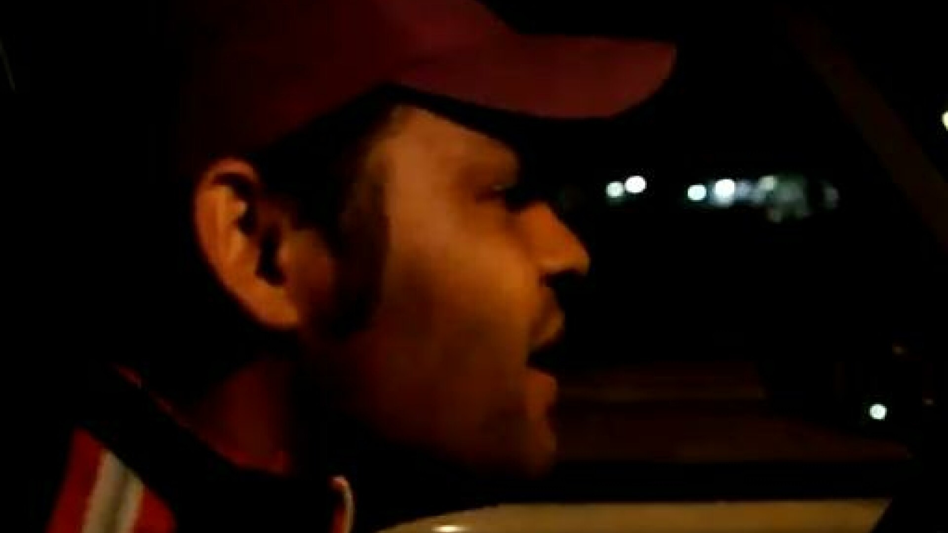 Un taximetrist face senzatie pe net. Asculta-l cum canta "Billie Jean"