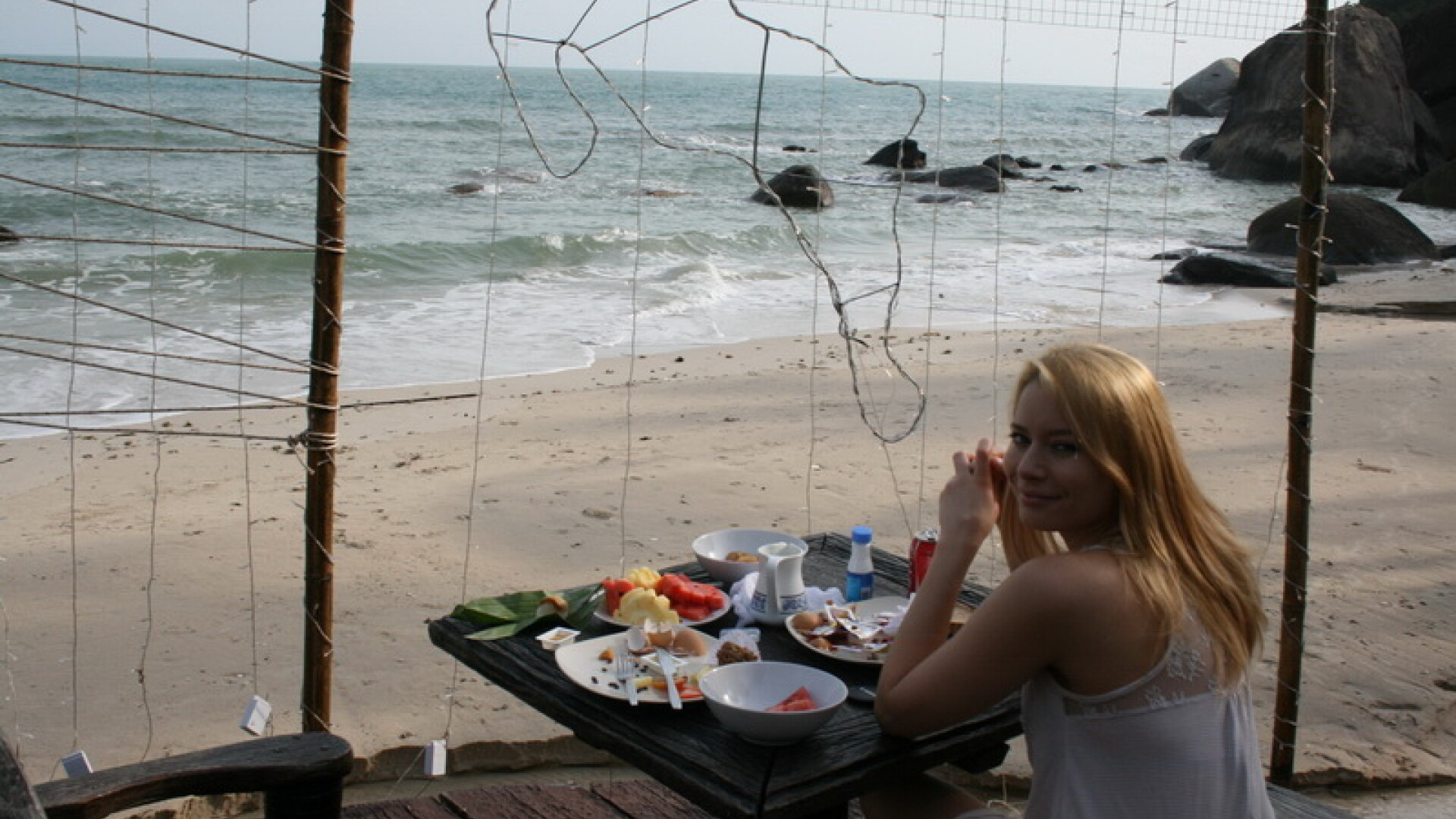 Laura Cosoi si Smiley, pe urmele lui Leonardo di Caprio in Thailanda