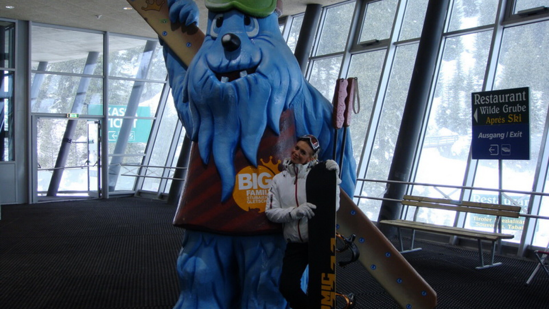 Magda Palimariu, angajata full-time in Austria