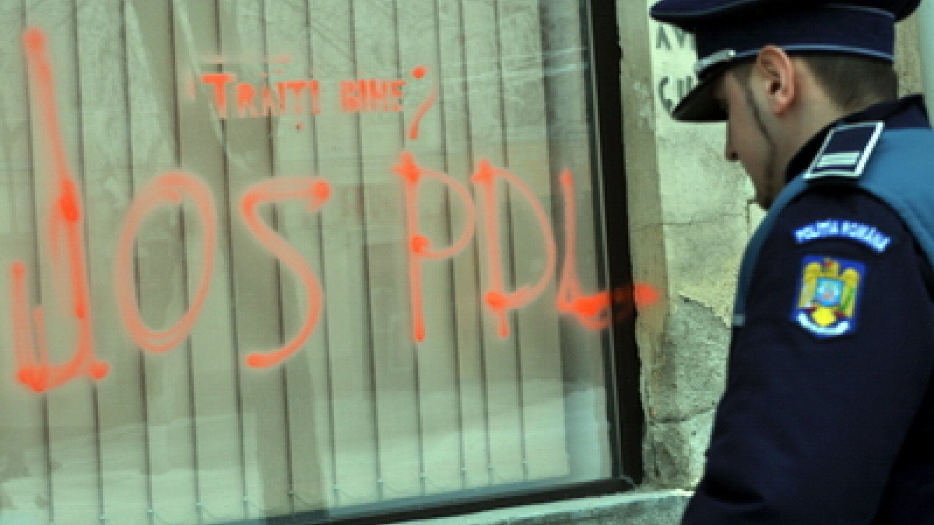 Sediul PDL din Bistrita a fost vandalizat. Foto