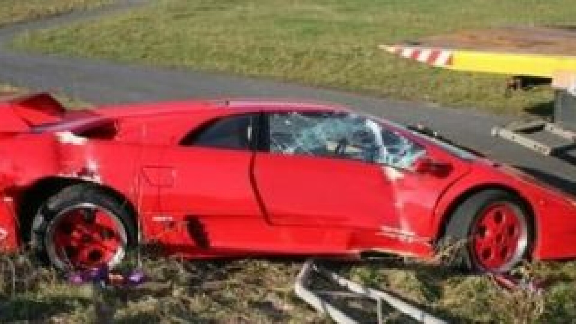 Foto incredibil. 2 masini Lamborghini, facute zob: Paguba de 400.000 euro